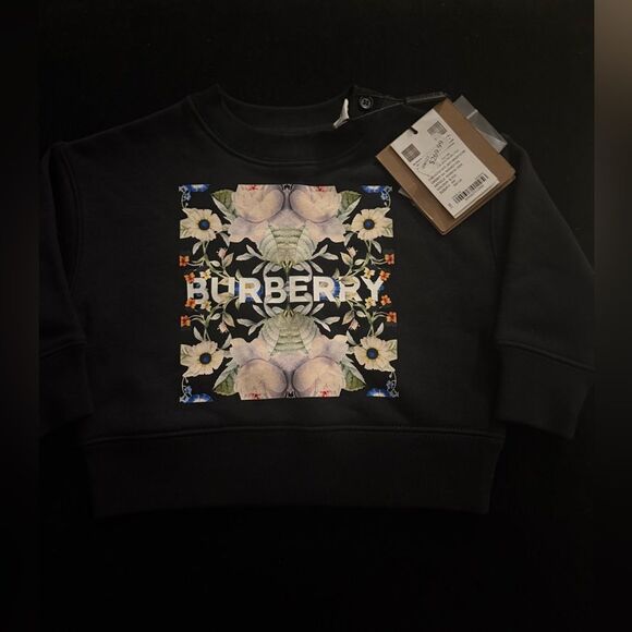 Brand new with tags Burberry baby  sweater size 6 months unisex - Picture 2 of 5